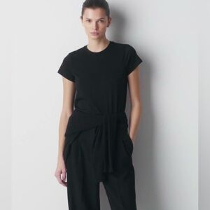 Aritzia Babaton Crewneck T-Shirt Black, size M, like new!